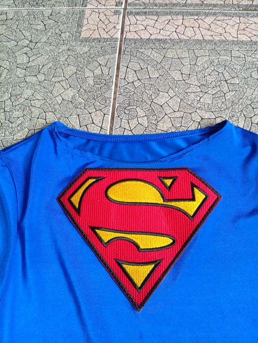 Костюм супергероїні для аніматорів.