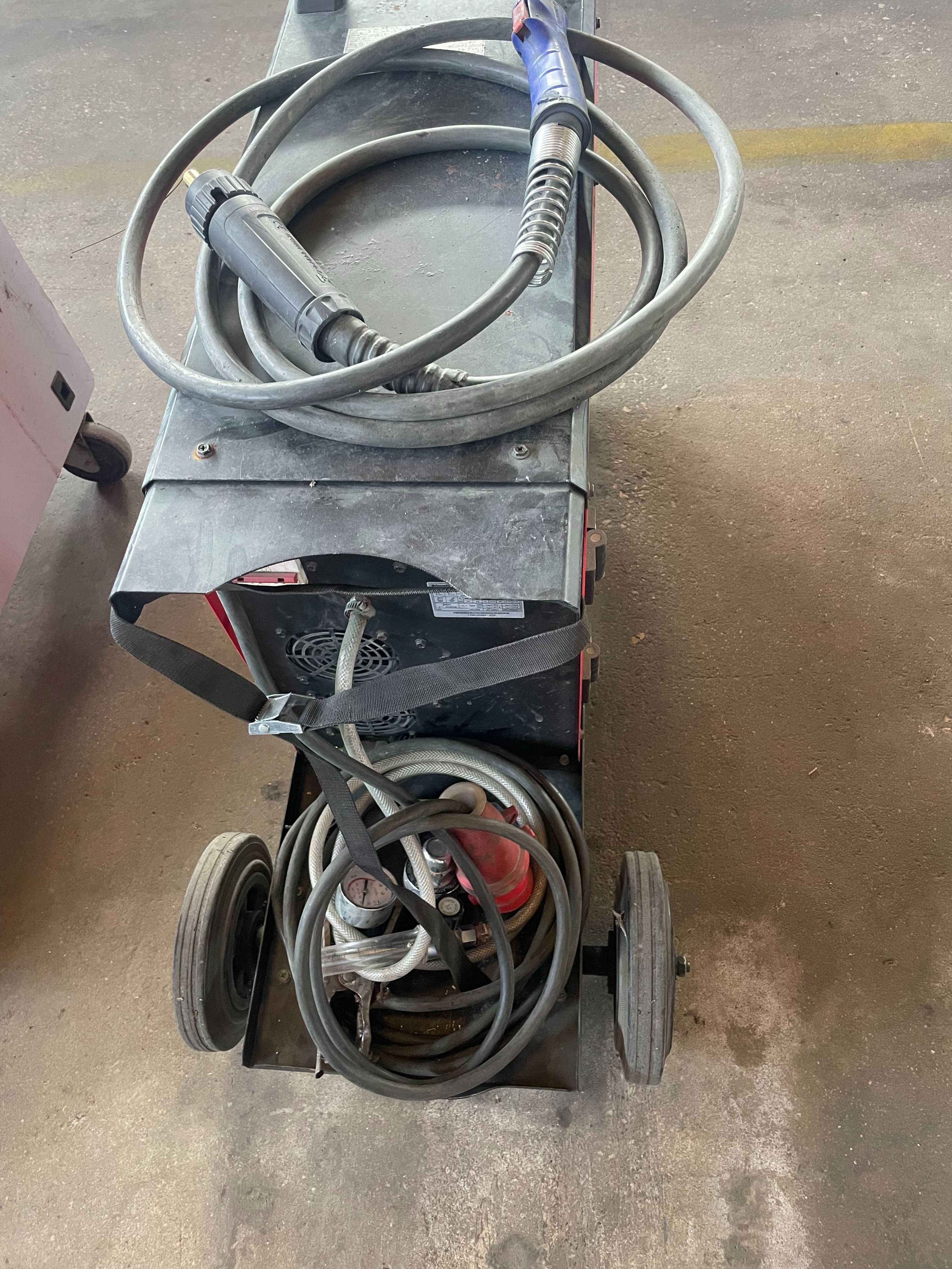 Semi automática POWERED PMIG300S