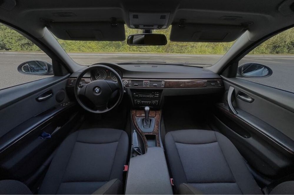 Продам BMW e91 2.0i автомат