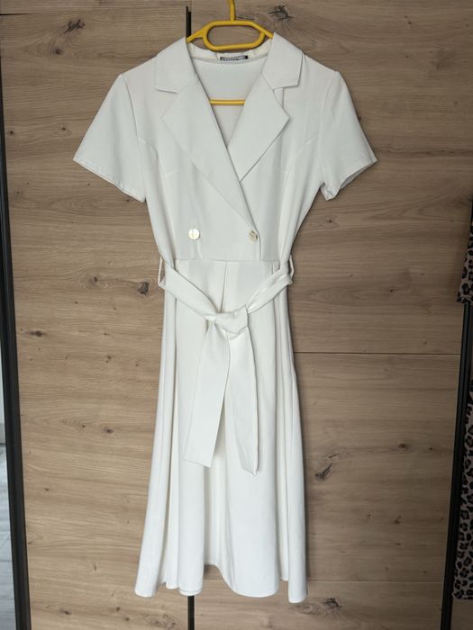 Piekne elegancka biala sukienka midi M Livien