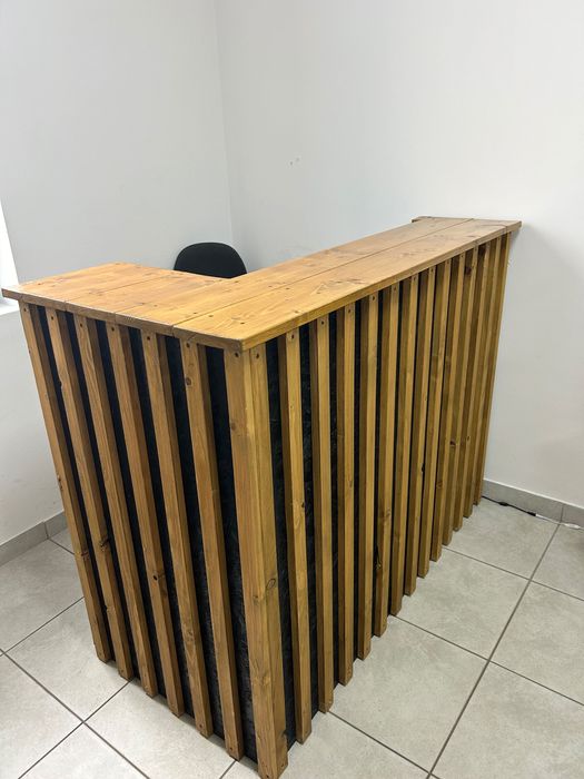 Стіл для магазину, ресепшн, стійка для адміністратора.