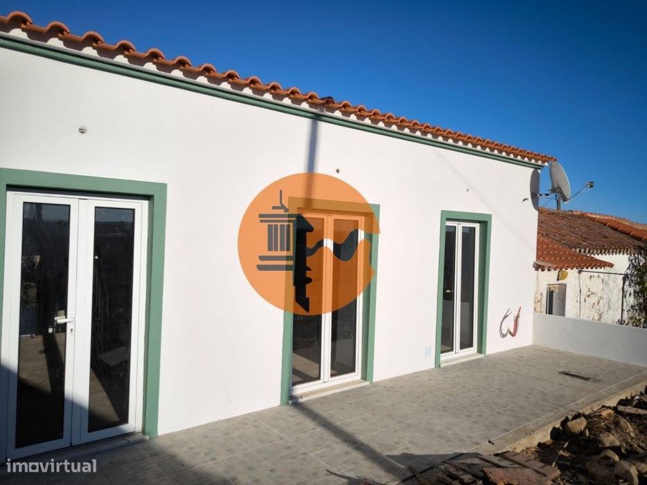 Moradia Com Dois Quartos - Nova A Estrear - Duas Casas De Banho - A...