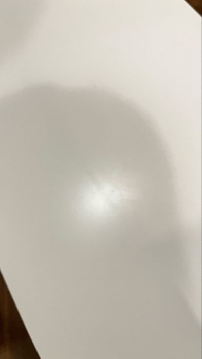 Móvel de TV com pequeno defeito