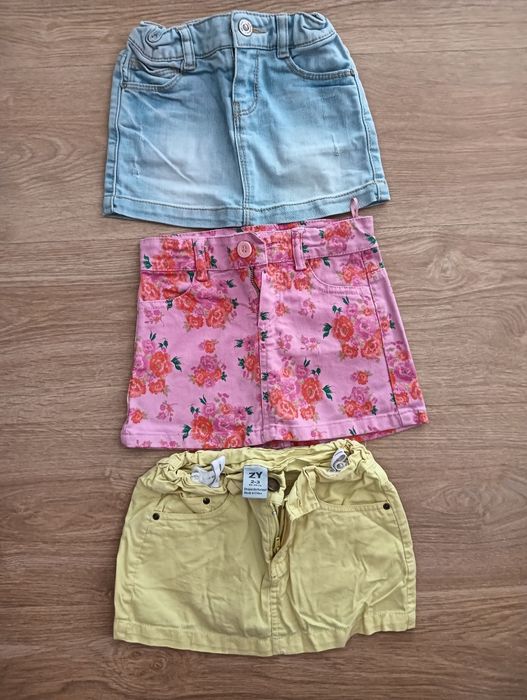 Lote 3 saias tamanho 2 -3 anos