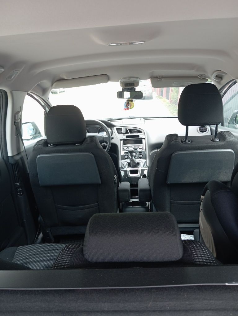 PEUGEOT 5008 1.6 HDI