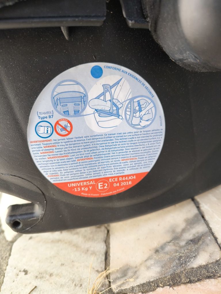 Carrinho de bebe com ovo