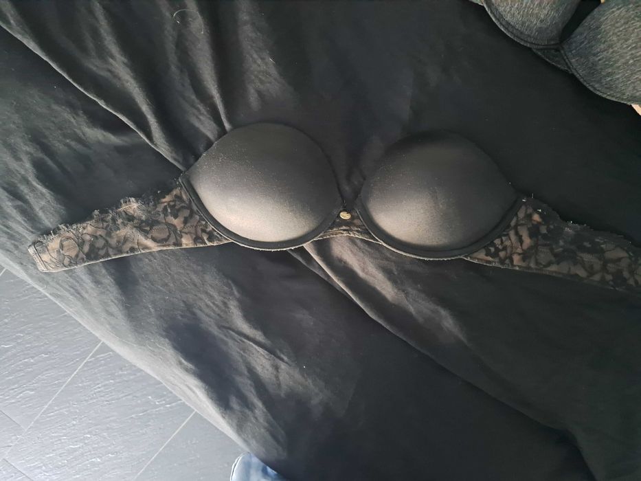 Biustonosz samonosny push-up