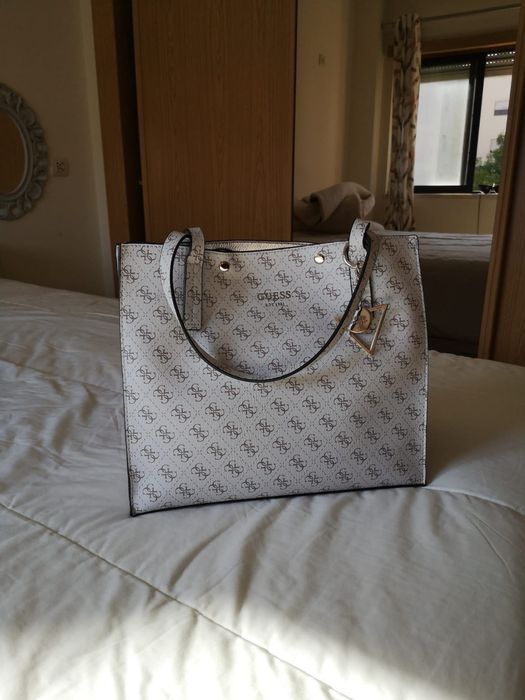 Mala de ombro GUESS Monograma