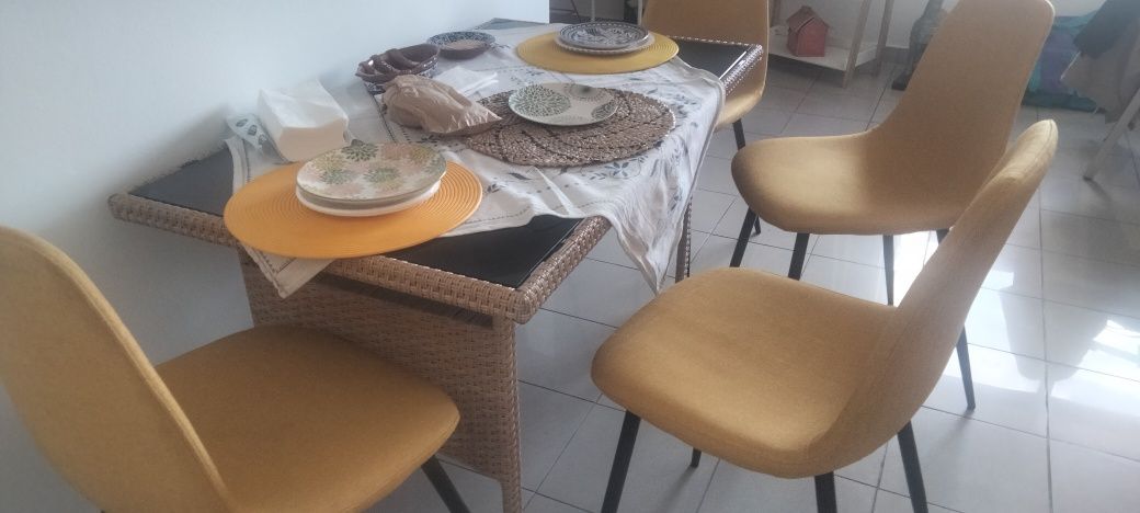 Conjunto mesa imitação vime + 4 cadeiras