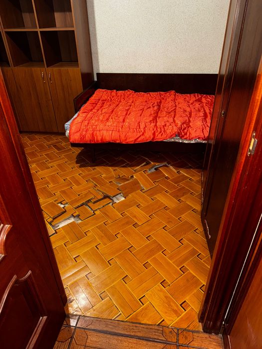 Отдам шкафы, кресла и кровать