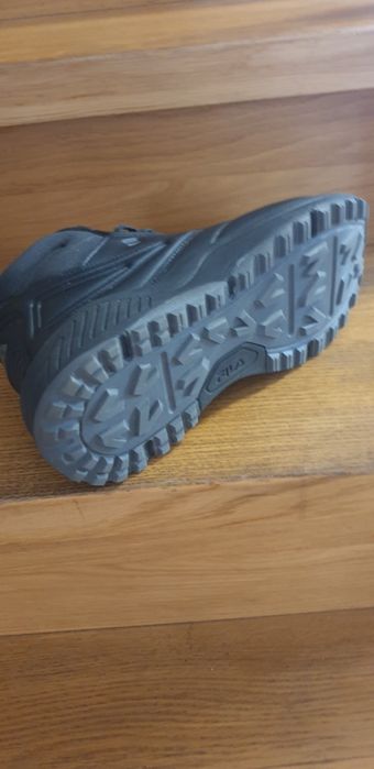 Продам ботинки Fila