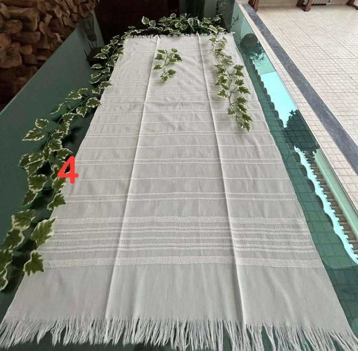 Vários atoalhados de banho em linho, de enxoval, feitos em tear manual