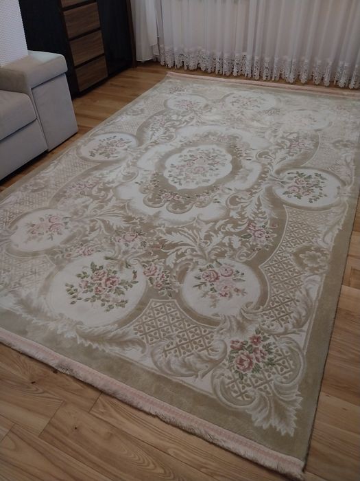 Sprzedam   piękny  dywan i dwa dywaniki z jedwabiem