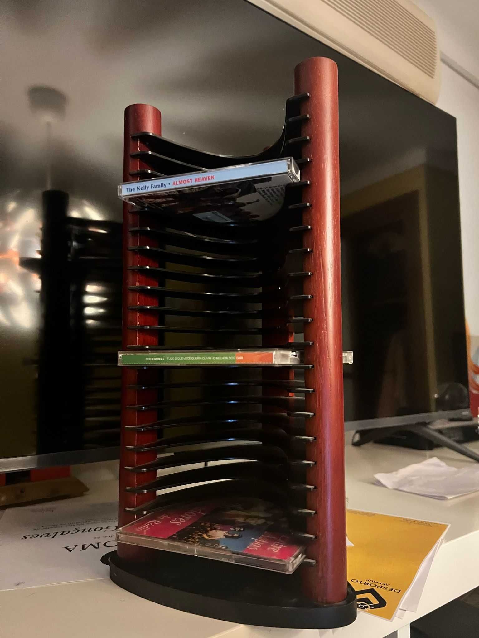 CDs Originais em bom estado + porta CDs ( para 20 CDs) em ótimo estado