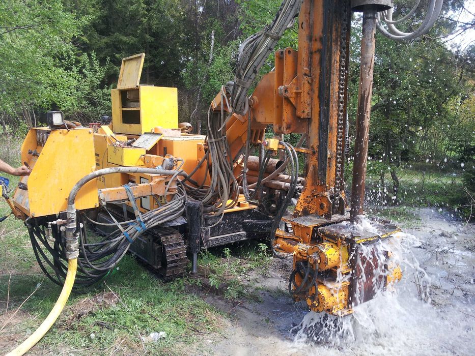 Wiertnica do studni głębinowych i pomp ciepła gąsienicowa Atlas copco