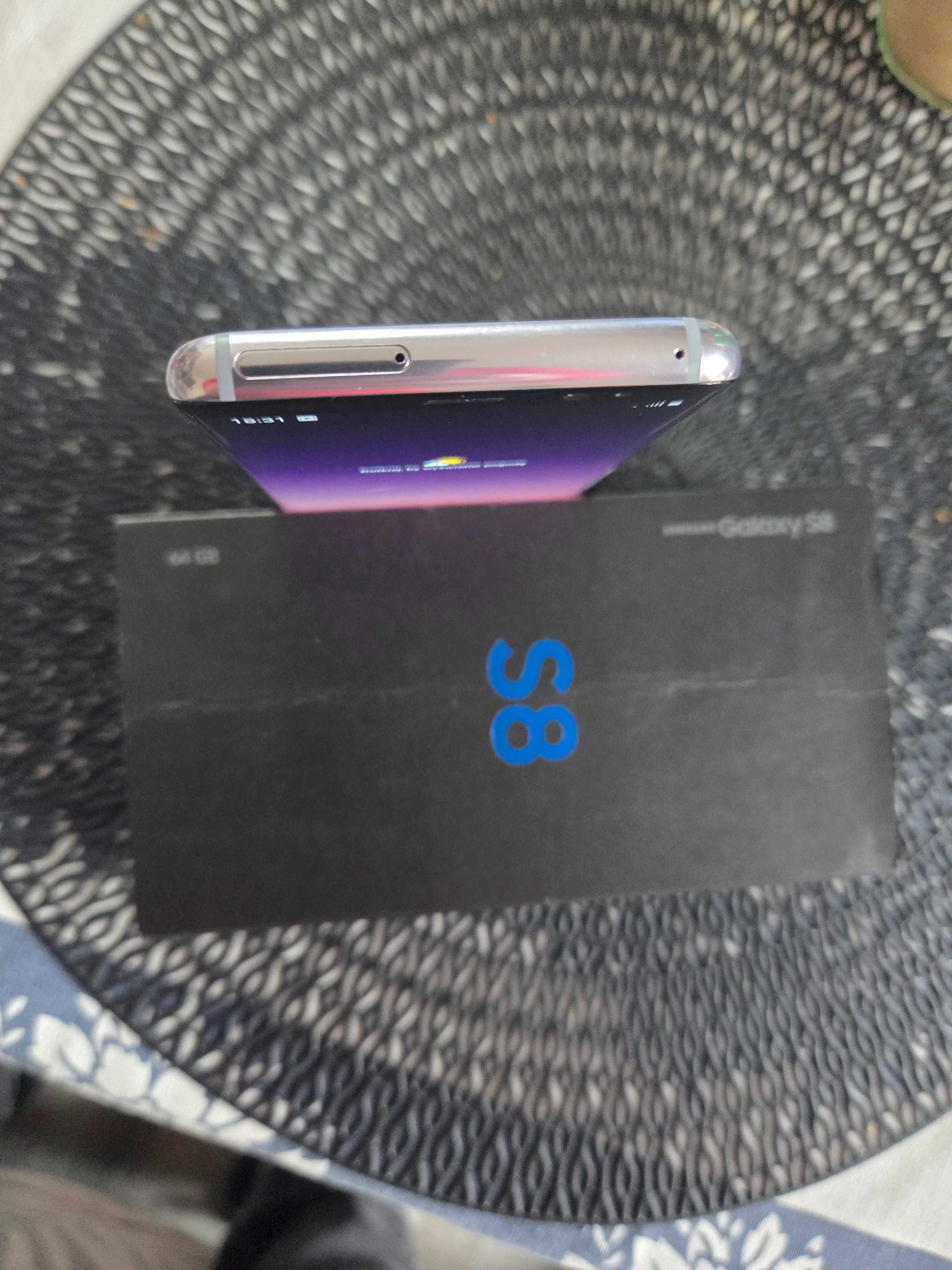 Sprzrdam samsunga s8 w bardzo dobrym stanie