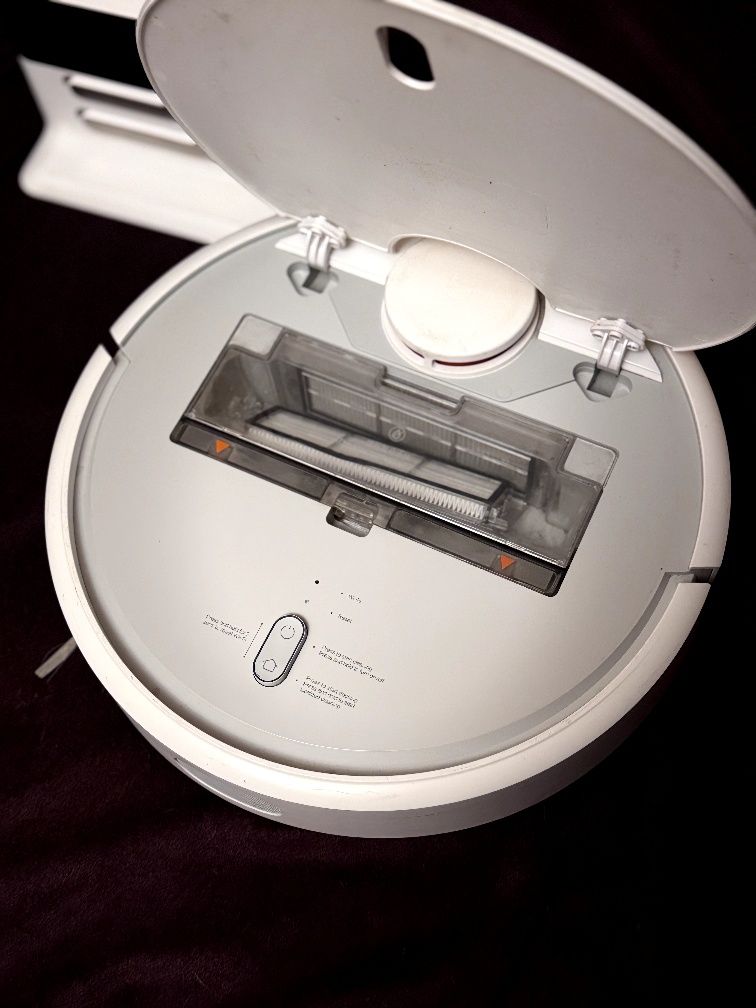 Продам робот-пилосос Xiaomi Mi Robot Vacuum Cleaner