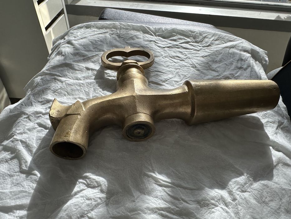 Torneira para pipa vintage em bronze