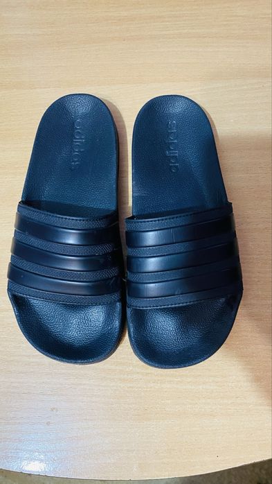 Продам Шлёпанцы adidas чёрные