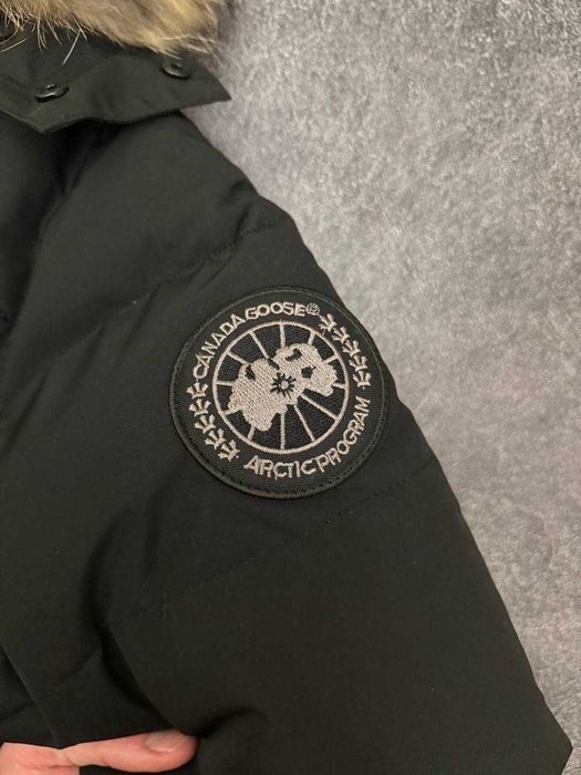 Canada Goose Puffer Jacket Black Logo