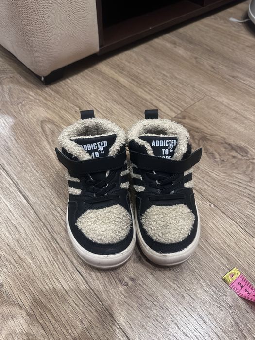 Теплые кроссовки