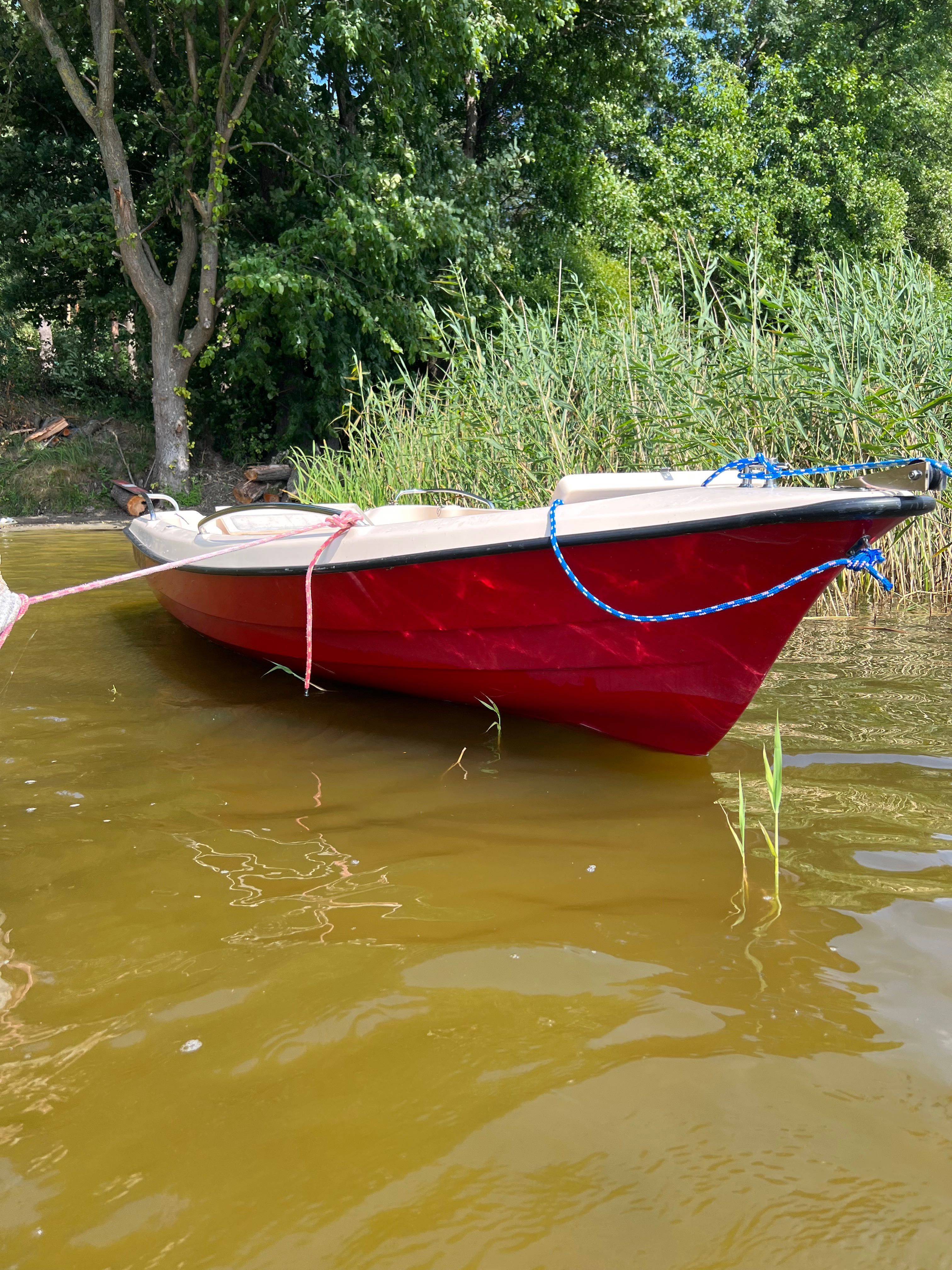 Łódź rekreacyjno- wędkarska Delfin 380