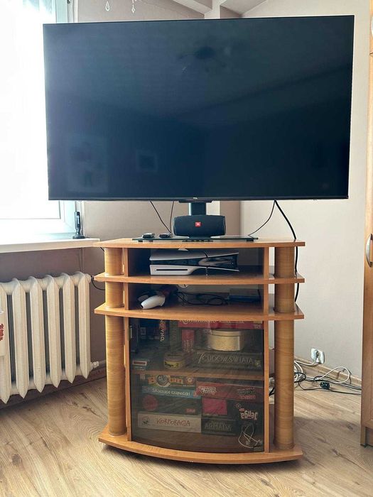 Szafka pod TV przeszklona