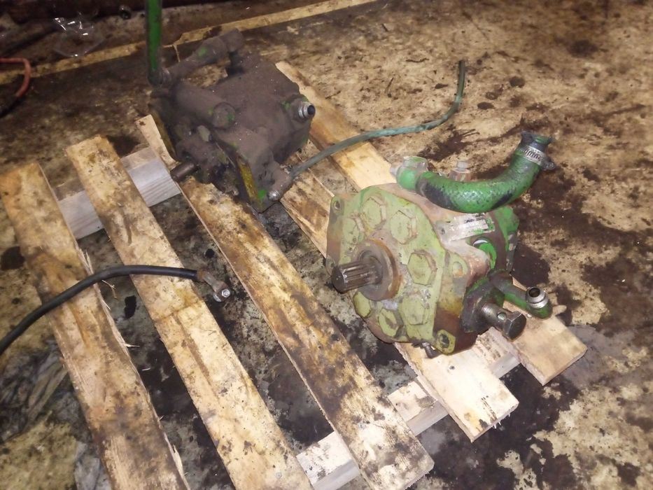 John Deere 2140 pompa hydrauliczna 3040 podnosnika 3350 tłoczkowa 2850