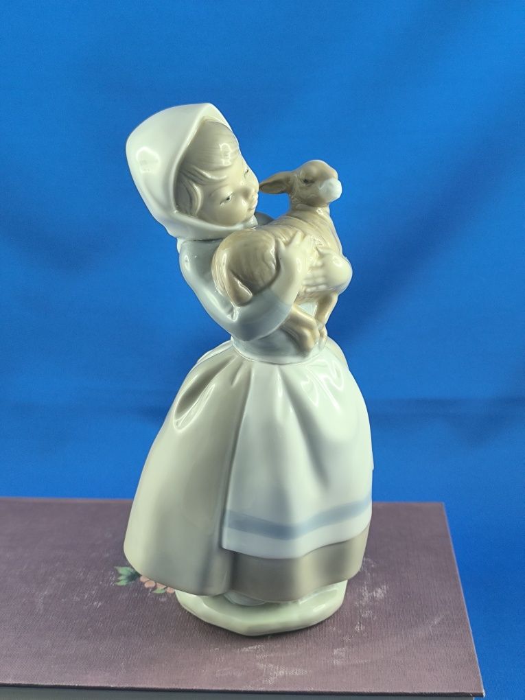 Dziewczyna z owieczką Nao by Lladro Hiszpania #porcelana #ozdoba