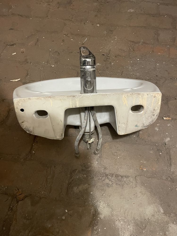 Umywalka z baterią Ferro