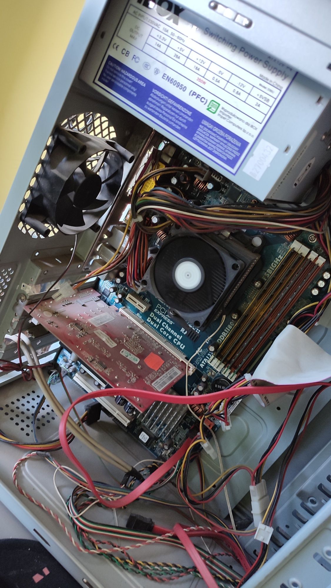 komputer stacjonarny. AMD 3600. 4GB RAM. GF9400GT hdmi
