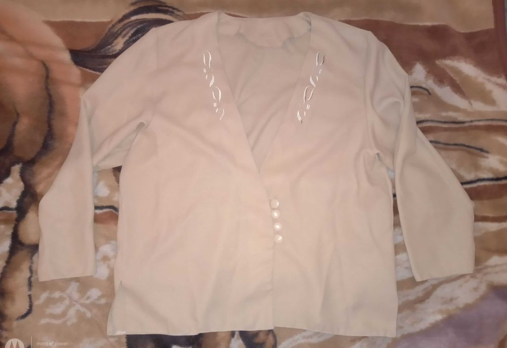 sprzedam damski komplet żakiet, spódnicę i bluzkę