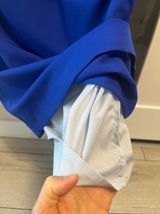 Niebieska sukienka wizytowa