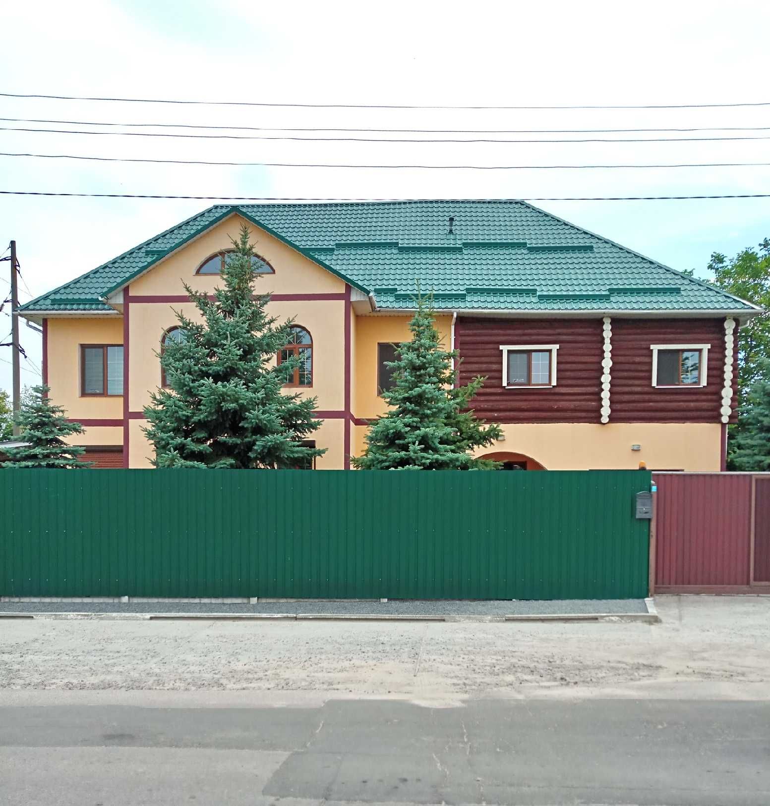 Будинок для проживання та організаціїї бізнесу, 393 кв.м., 16 соток
