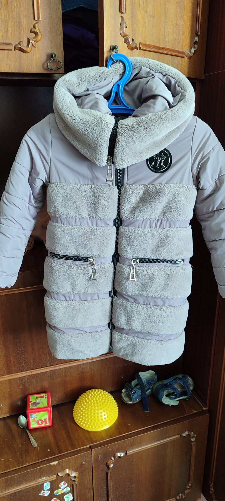 Дитяча курточка на 8 років