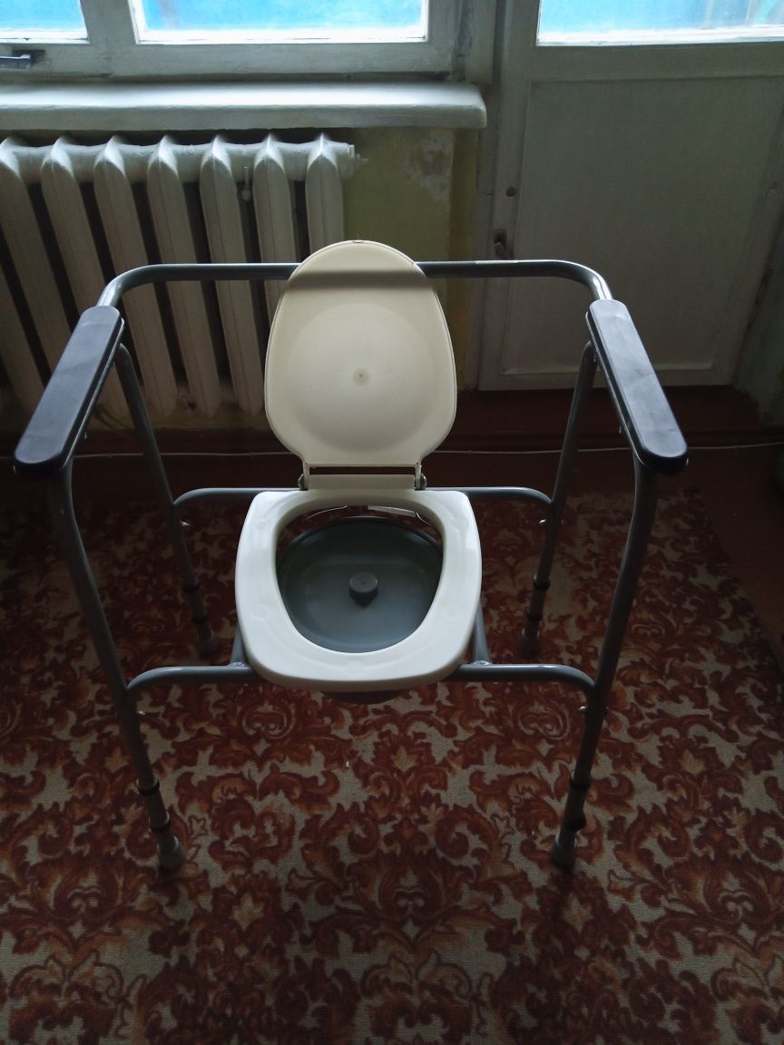 Стул туалетний для інвалідів