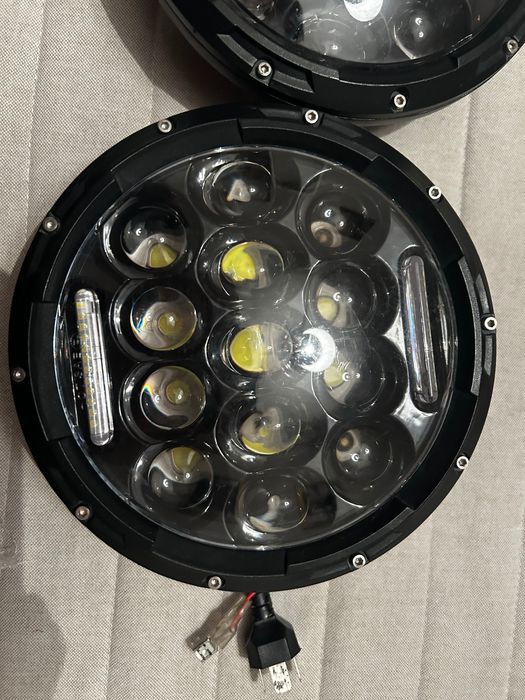 Par de Faróis Led  de 7 polegadas para vários jipes / Carrinhas