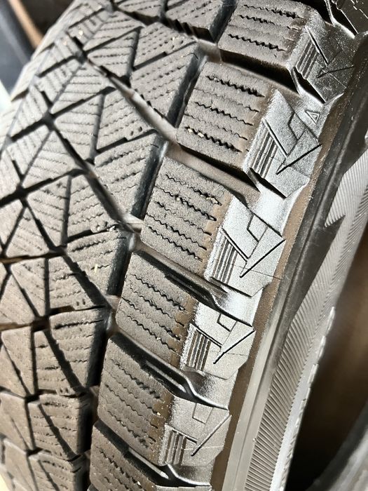 Bridgestone Blizzak DM-V2 225/60 R17 99S