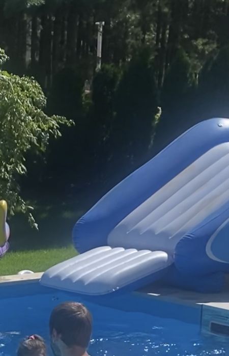 Надувна горка для басейну