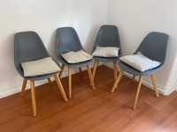 4 cadeiras com almofada