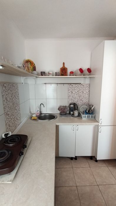 Велика кімната в гуртожитку зі своєю кухнею