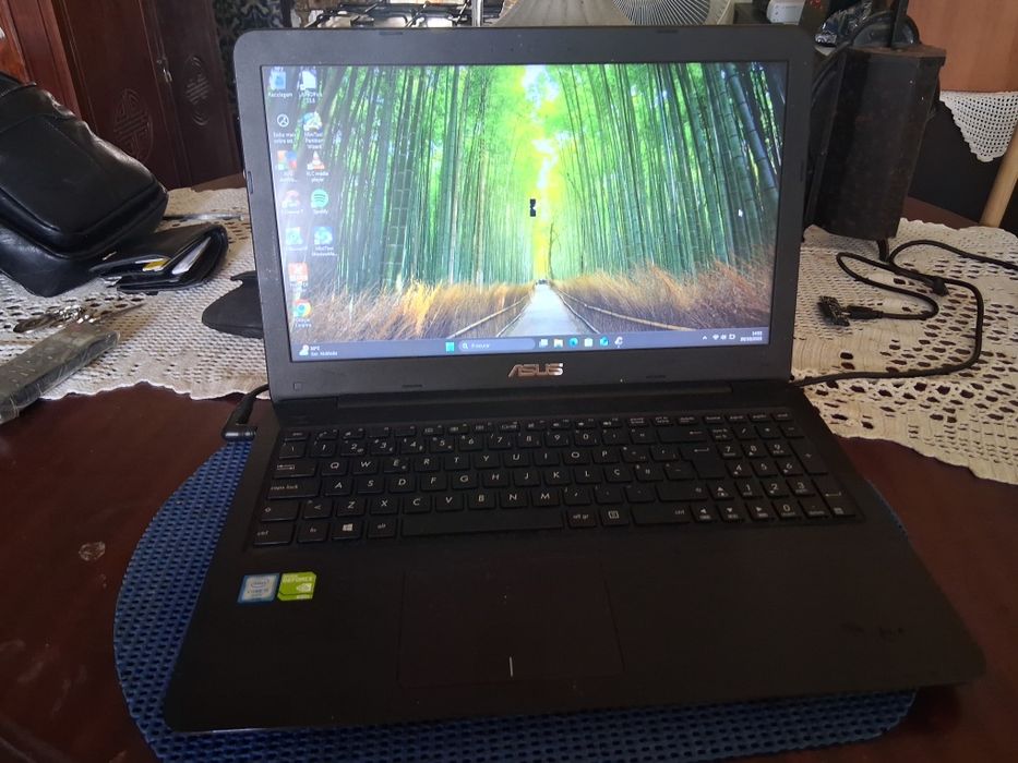 Asus X556Uf portátil