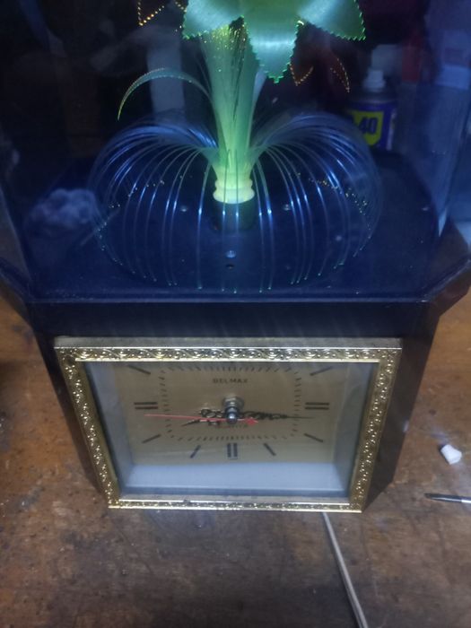 Relógio muito antigo em bom estado