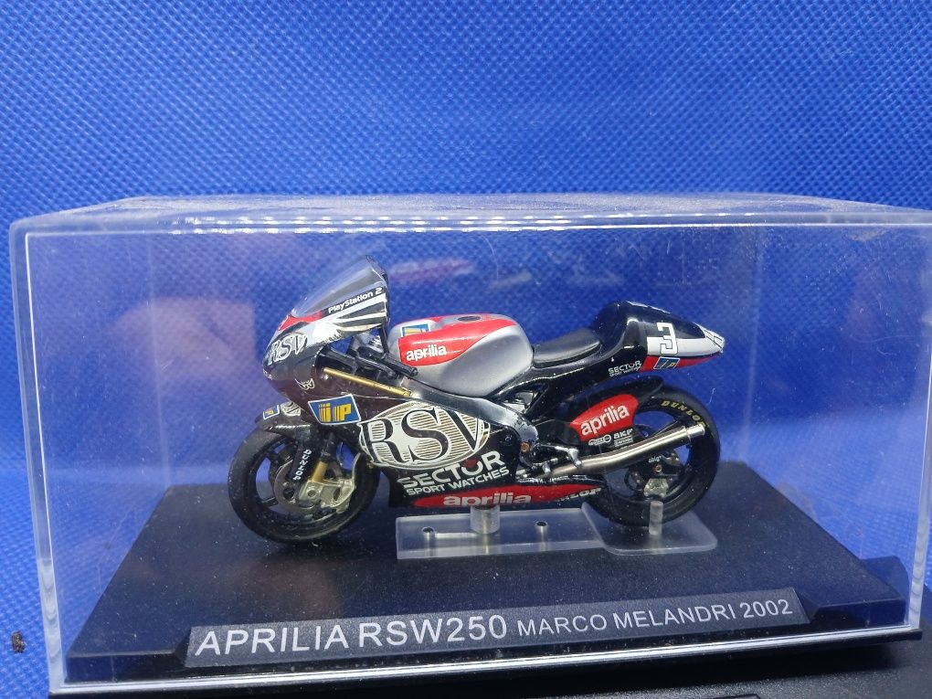 Miniaturas  de Moto GP  escala 1:23 8 Modelos diferentes