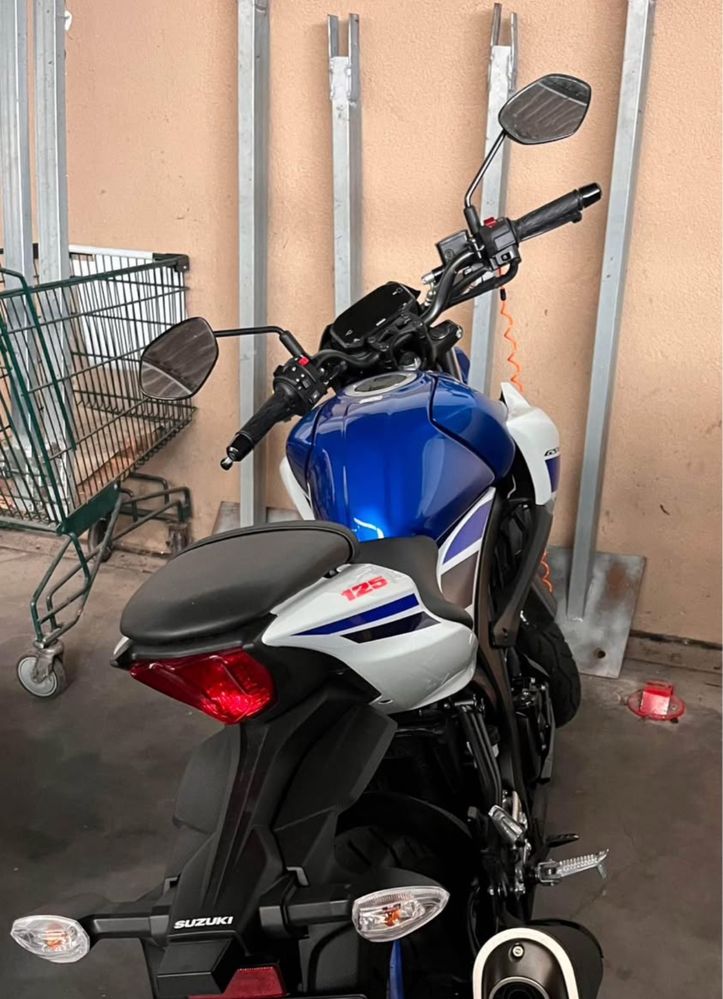 Moto 125 suzuki usada como nova