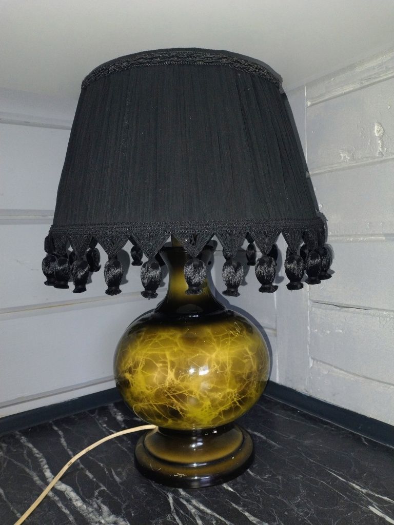 Elegancka lampa ceramiczna