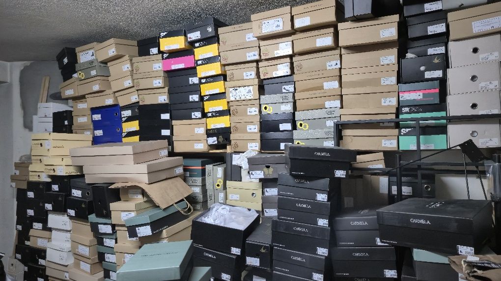 Vendo stocks de sapatos +/- 500 pares