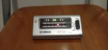 Stroik, tuner gitarowy i basowy Yamaha YT-100