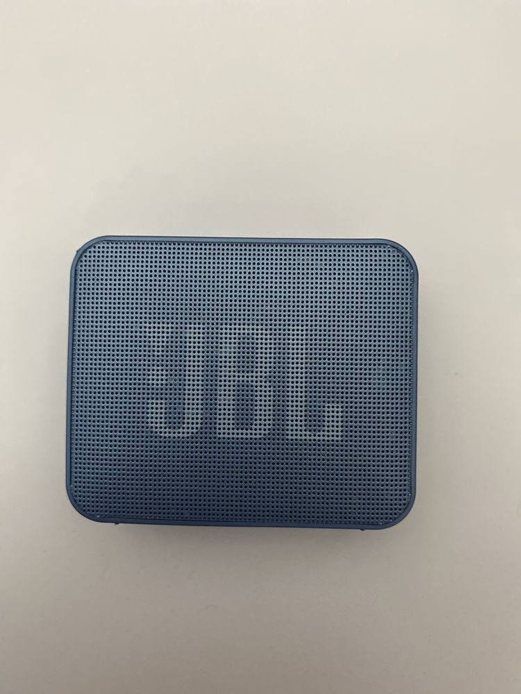 JBL go essential