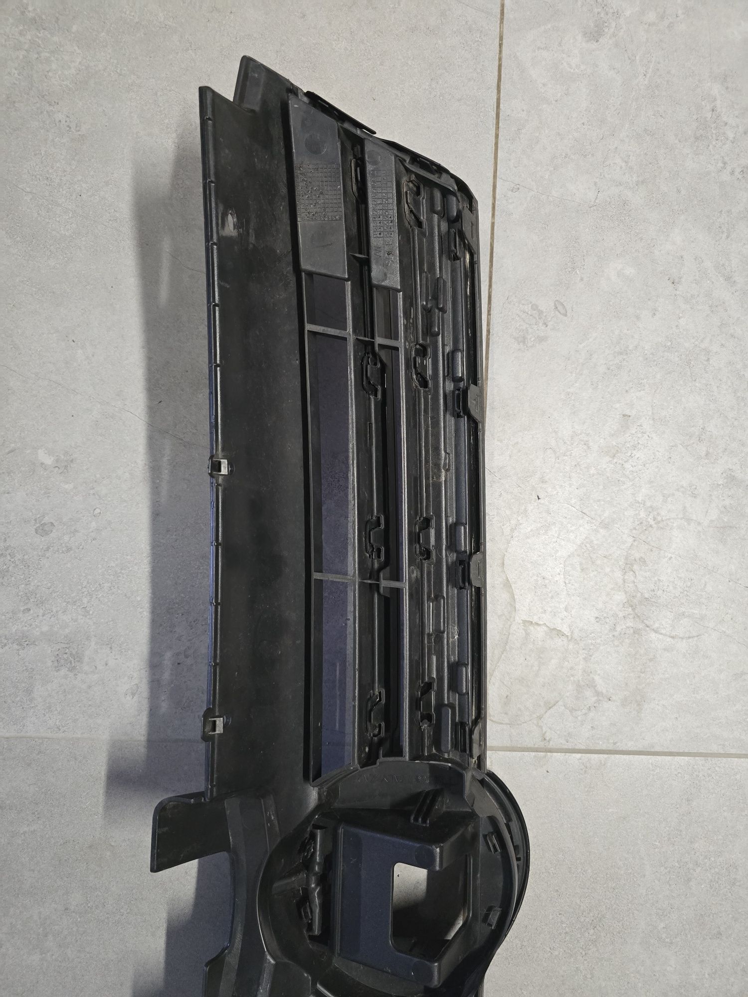 Grill VW 7 lift radar uszkodzony lekko